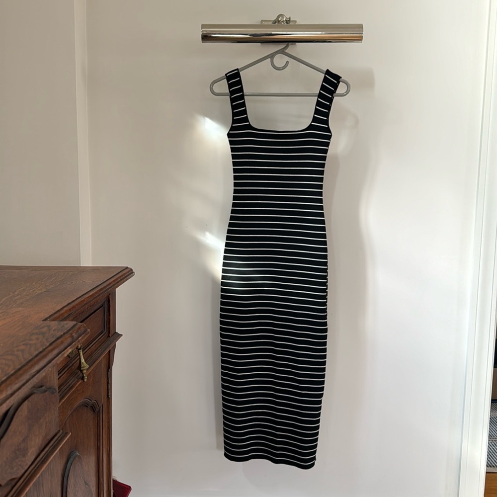 Striped Zara form fitting midi dress